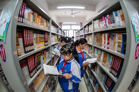广西靖西：“教育扶贫”促进义务教育均衡发展-人民图片网