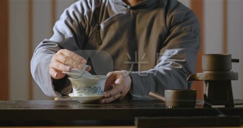 商务男士茶馆喝茶高清图片下载-正版图片501893593-摄图网