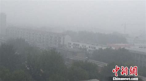 河南多地陷“霾伏” 郑州启动重污染天气红色预警