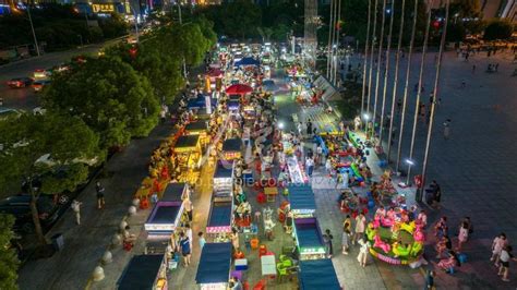 湖南娄底：夏夜逛集市-人民图片网