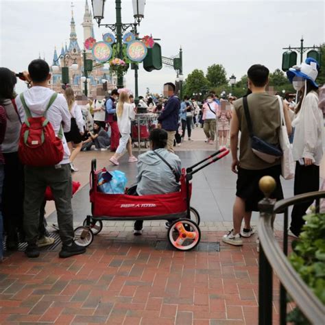 上海迪士尼宣布新规，网友：支持|推车|上海迪士尼|游客_新浪新闻