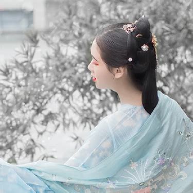带雪的古风头像女生图片