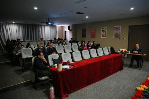 服装与服饰设计教研室举办“中国民族民间元素与应用设计”主题讲座