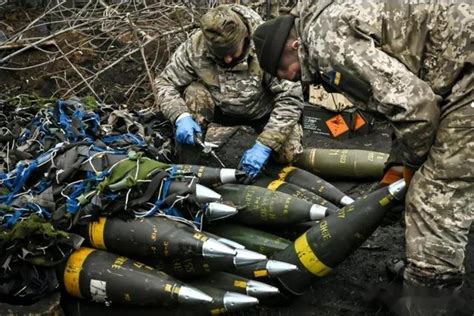 常规炮弹没了！美国援助集束弹药：乌克兰书面承诺，俄罗斯不说话