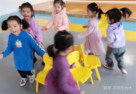 京华合木幼儿园特色体育活动：好玩的椅子 - 知乎