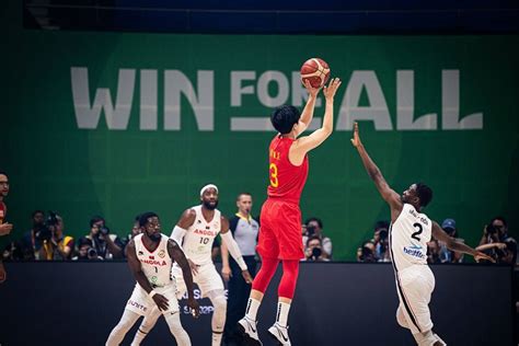 男篮世界杯排位赛：胡金秋18分 中国男篮三节领先安哥拉10分_东方体育