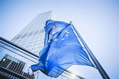 欧盟宣布第八轮对俄制裁措施：将为限价俄油设定法律基础_凤凰网