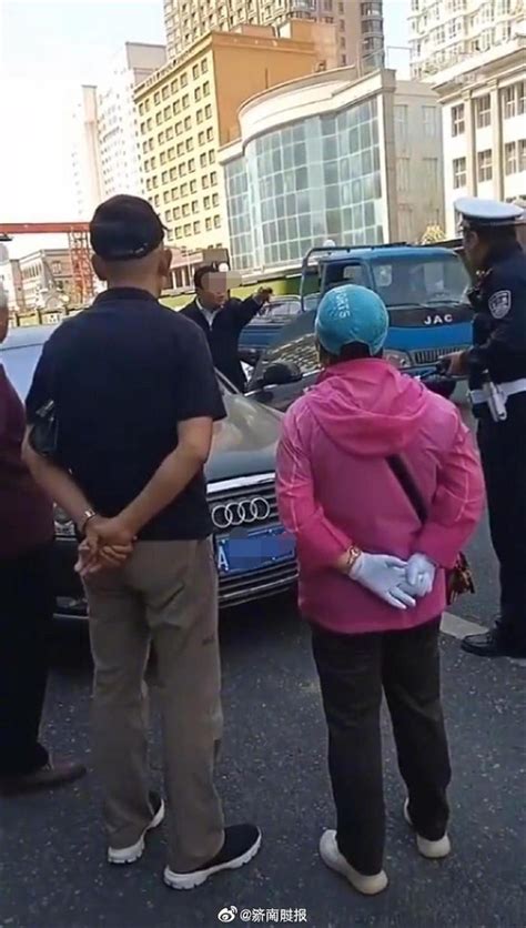 哈尔滨通报奥迪违停怼交警 ：涉事车主系服装公司员工，已被行政处罚