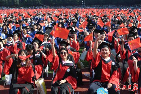 我院代表队参加武汉大学第五届教职工拔河比赛首战告捷！ - 武汉大学口腔医院