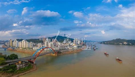 广西梧州：“鸳鸯江”现泾渭分明景观-人民图片网
