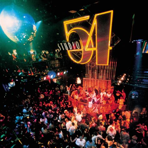 22 photos that show the grit and the glamour of Studio 54, New York ...