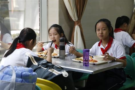 临沂白沙埠中学：开学第一餐，学校的饭菜还是那么香-在临沂