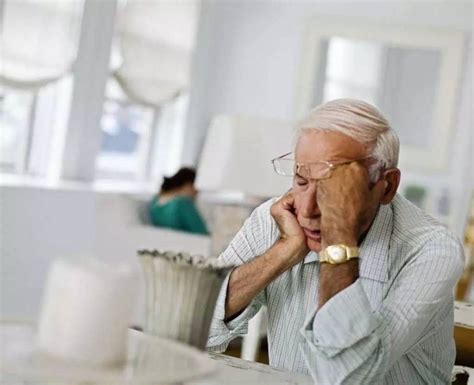 老人情绪低落不要急着“转移注意力”