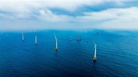 贵州工程公司 基层动态 阳江青洲三海上风电场项目首个机位导管架吊装就位