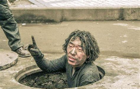 黄渤、徐峥主演的新年贺岁短片《有虎气》释出海报……