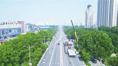 东风东路过街天桥项目启动吊装 第02版:要闻 2022年08月08日 德州日报