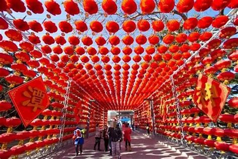 春节作为民俗文化扎根在中国人心中，时代在前进，年的含义发生何种改变？_凤凰网视频_凤凰网