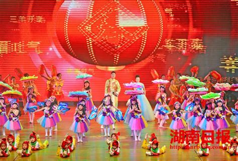 2023湖南春晚展现“幸福中国年”-新华网
