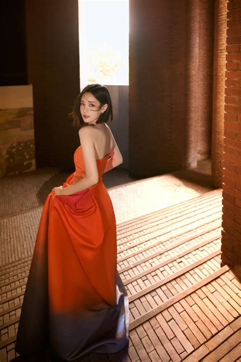 红裙复古风图片女生头像