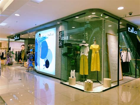 VIRGIE CHAN 唯姬晨 - 女装店设计,服装店设计,店铺设计 - 维度品牌形象策划