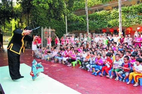 泸外幼儿园组织观看木偶戏_校园新闻_四川省泸州市第一中学校