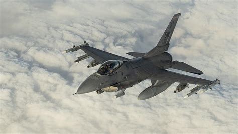 俄乌冲突可能要失控！欧洲盟友不顾美国反对，坚决援乌F16战机