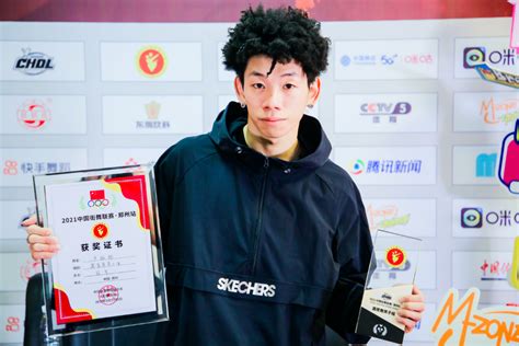 红牛世界街舞大赛，15岁中国女生pk成人冠军一举夺冠，网友，牛掰_觉唯设计