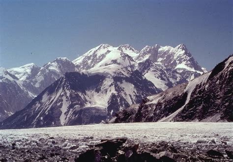 中国境内十大最高山峰 太白山上榜仅第八珠穆朗玛峰第一_地理_第一排行榜