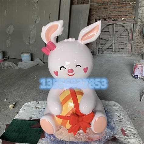 湖北宜昌兔年玻璃钢卡通兔子雕塑定制厂家_中科商务网