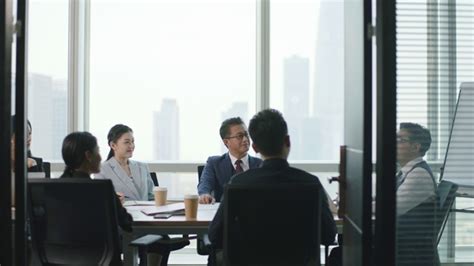 亚洲公司高管在办公室开会—高清视频下载、购买_视觉中国视频素材中心