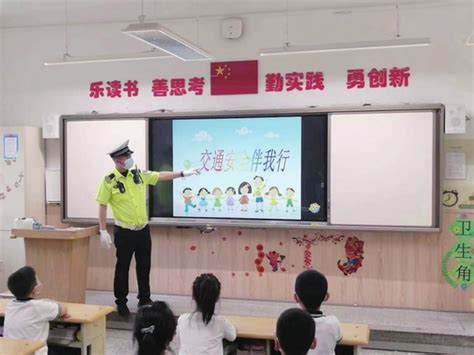 “六一”儿童节来临之际 交警为小学生讲解交通安全知识 - 中国交通网 - Traffic in China
