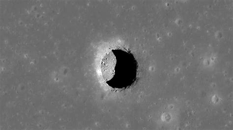 月球上真有通向地下的洞口？实际上只是熔岩管坍塌形成的坑 - 好汉科普