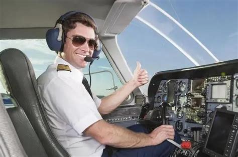 梦见飞行员 做梦梦见飞行员是什么预兆 梦见飞行员好不好_人物-大家找
