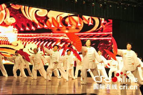 首届中国宁陵白蜡杆艺术设计大赛暨助力武术入奥全球第41场百万人活动在宁陵举行