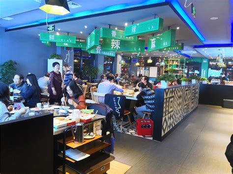 银川星悦城正式更名新华百货Ccpark并揭牌-宁夏新闻网