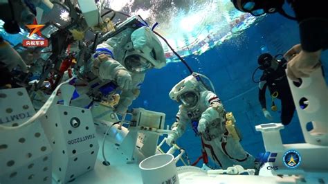 “神舟十二号”航天员水下艰辛训练模拟失重训练 - 国际日报