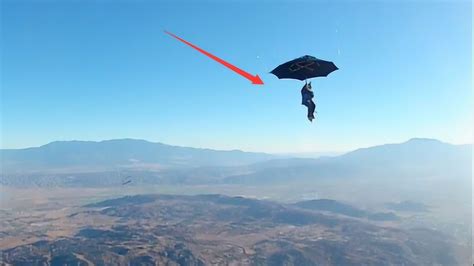 老外作死挑战撑着雨伞从1000米高空跳下，网友：太作死了_腾讯视频