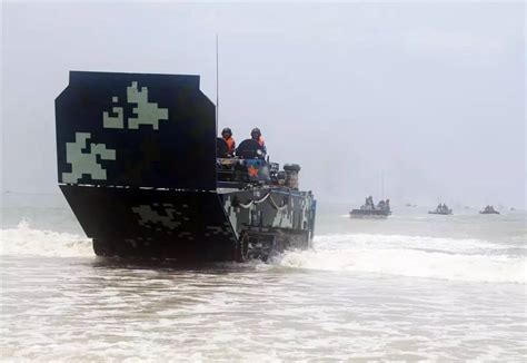 中国075型两栖攻击舰曝光，“小航母”作战战力不输美军_凤凰网