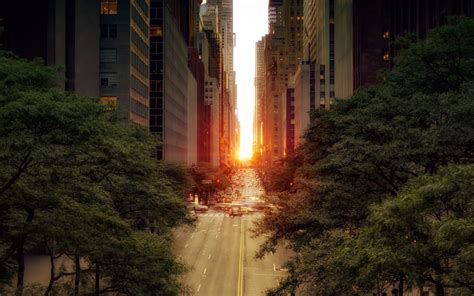 Guide to Manhattanhenge in NYC With Sunset Viewing Spots
