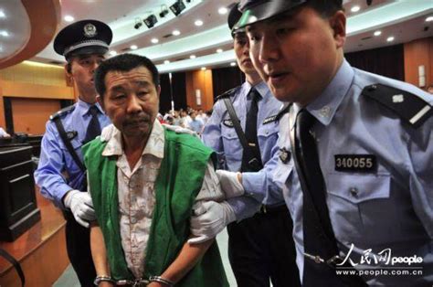 六年前命案一月连破三起 郑州警方远赴新疆、内蒙古，押回两名酒后杀人逃犯_手机新浪网