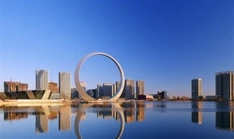 中国两座城市的两个圆，形状相似，一个被赞美一个却被吐槽