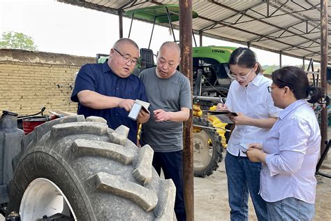 中联拖拉机批量交付，为乡村集体经济发展注入新动力 | 农机新闻网