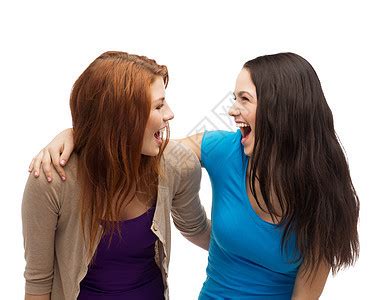 两个女朋友在悲伤拥抱的坏日子互相安慰友谊的概念女人拥抱她悲伤的女朋友高清图片下载-正版图片305035757-摄图网