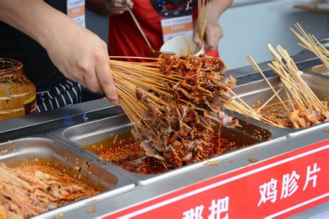 首届乐山国际美食节启幕 乐山在西博会上摆起百米“嘉州宴” - 封面新闻