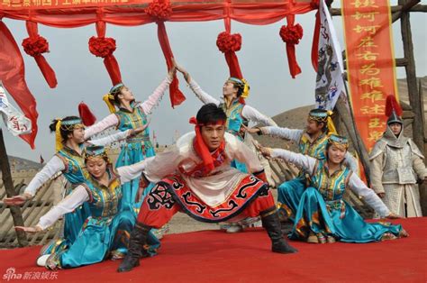 内蒙古高校举办文化节 蒙古族舞蹈当主角_ 联盟中国 _ 中国网