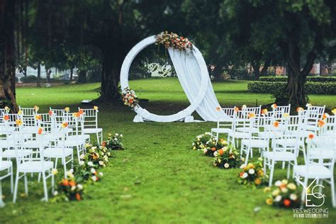 30个浪漫草坪婚礼仪式区创意布置!户外草坪婚礼不是梦~-来自真实婚礼客照案例 |婚礼精选