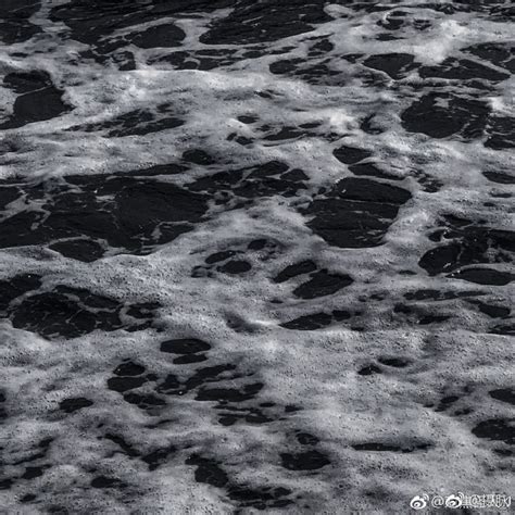 湿的黑暗海浪水滴下宏观拍到的深色底高清图片下载-正版图片307674926-摄图网