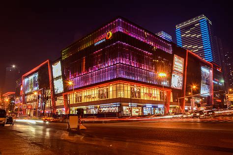 市中心繁华商圈夜景高清图片下载-正版图片500177313-摄图网