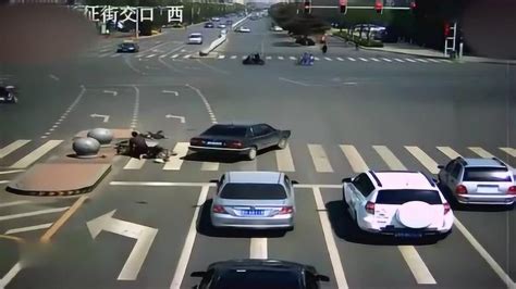 电动车带孩子被撞飞小孩陷入昏迷，撞人司机一看吓得立马跑路_腾讯视频