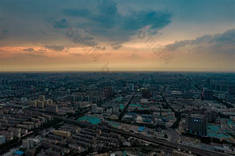 山东淄博城市暴雨来袭航拍摄影图-包图企业站
